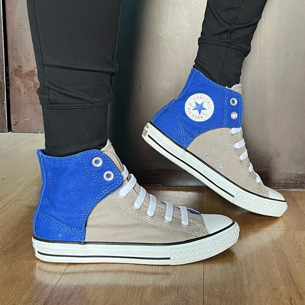 Converse sneakers women’s size 5 /size 3 juniors
